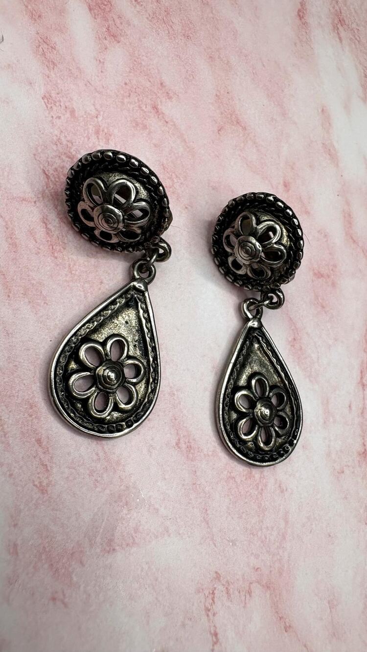 Vintage Southwestern Floral Clip On Earrings Antiqued Pewter Silver Tone 2.25"